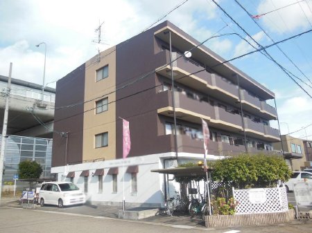 春日井市　松河戸町　4階建てアパート　外壁塗装　ベランダ防水　共用廊下、階段　スリップシート張りリフォーム　K様